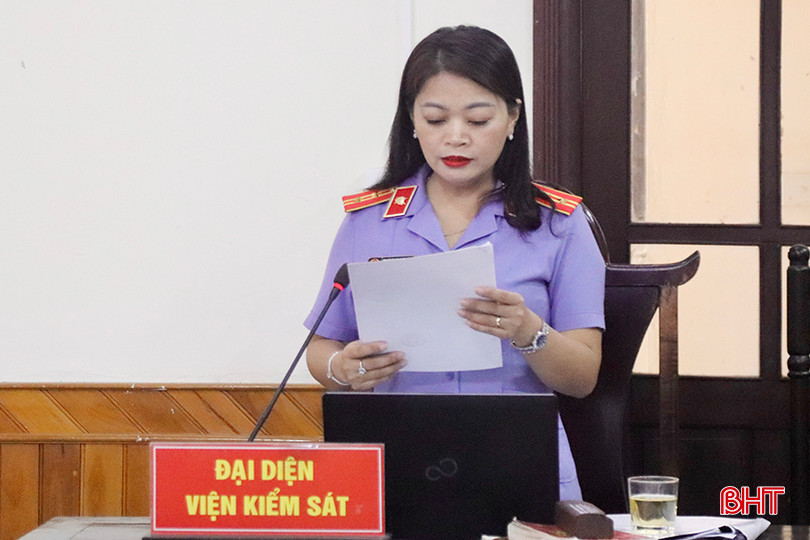 Đại diện Viện Kiểm sát nhân dân tỉnh công bố bản cáo trạng. IMG_5556 copy.jpg