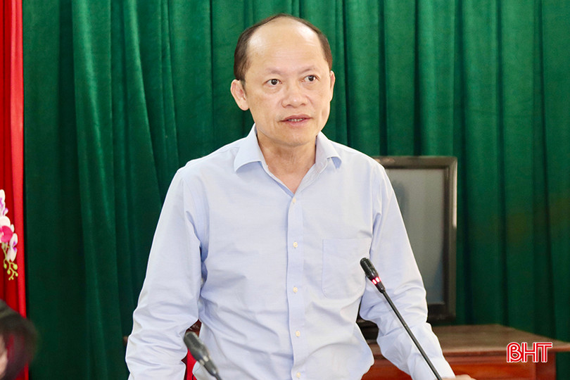 Phó Chủ tịch Thường trực UBND tỉnh Nguyễn Hồng Lĩnh phát biểu chỉ đạo tại buổi làm việc. IMG_8260 copy.jpg