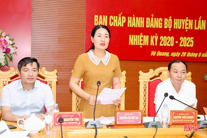 Bí thư Huyện ủy Vũ Quang Nguyễn Thị Việt Hà kết luận hội nghị. IMG_9468 copy.jpg