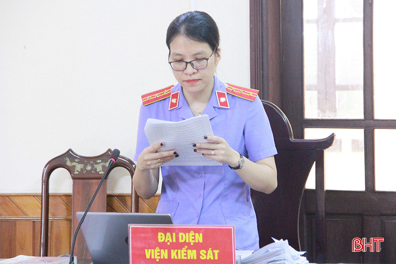Đại diện Viện kiểm sát nhân dân tỉnh công bố bản cáo trạng. z5480366231720_20a0e0306d6756d52d95ae68af86b8ba (1) copy.jpg