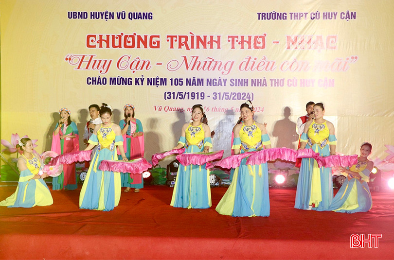 Nhà thơ Cù Huy Cận là người con ưu tú, là niềm tự hào của quê hương Vũ Quang. Tên tuổi của ông gắn liền với nhiều sự kiện trọng đại của đất nước, để lại nhiều bài thơ hay cho lịch sử thơ ca nước nhà.