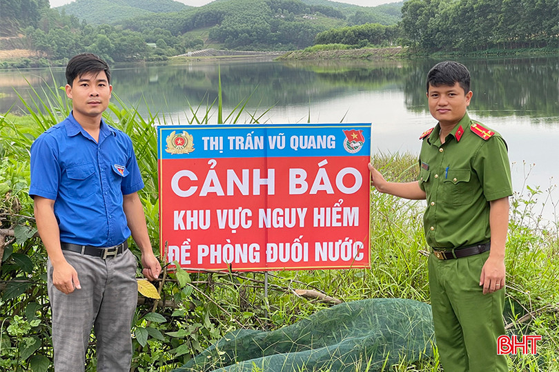 Các cấp bộ đoàn ở Vũ Quang tích cực cắm các biển cảnh báo nguy hiểm tại các ao hồ, sông suối... để học sinh chủ động né tránh. z5435106058720_d3b1a4fe32a382b5d042566f2303a158 copy.jpg