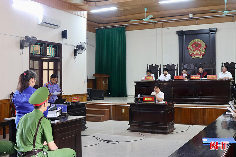 HĐXX tuyên phạt bị cáo Lâm Thanh Yên mức án tử hình. HĐXX tuyên phạt bị cáo Lâm Thanh Yên mức án tử hình.
