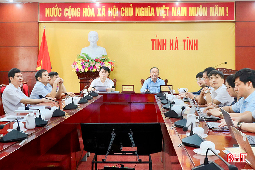Lãnh đạo Sở Tư pháp điều hành điểm cầu Hà Tĩnh. IMG_8339 copy.jpg