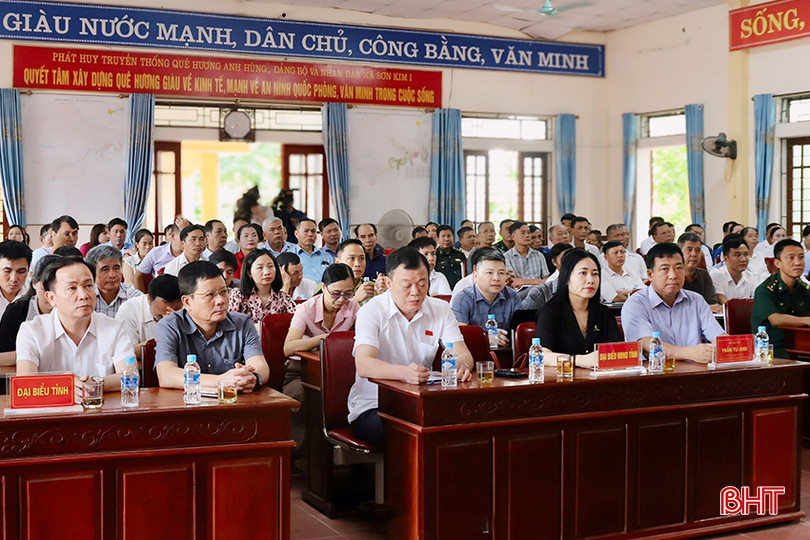 Đại biểu tham dự hội nghị tiếp xúc cử tri. z5537229522137_d5b4d110ccbfe866f7e8807d35cc5c9d copy.jpg