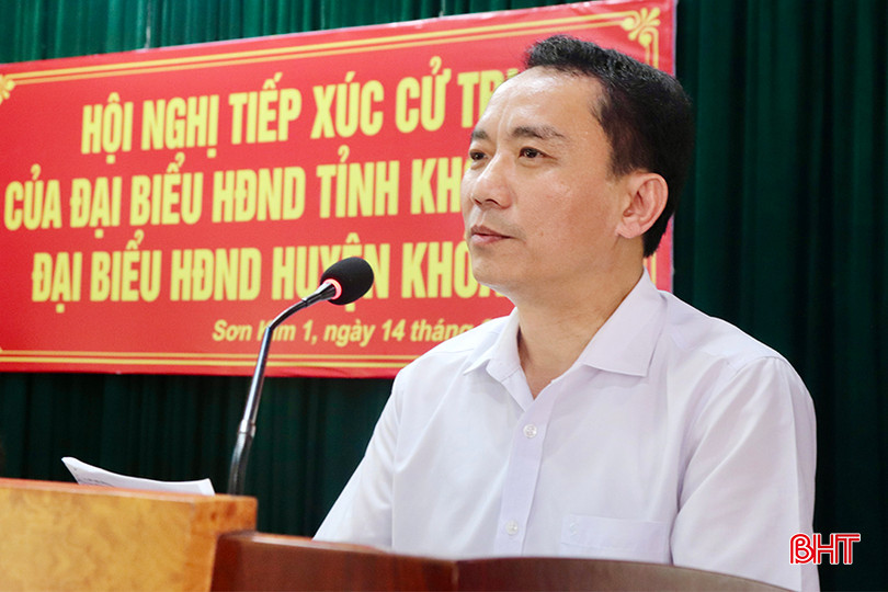 Ông Nguyễn Quang Thọ - Phó Giám đốc Sở NN&PTNT Hà Tĩnh tiếp thu các ý kiến của cử tri. IMG_7299 copy.jpg