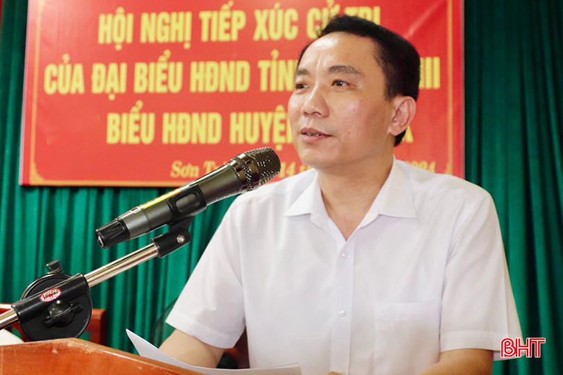 Ông Nguyễn Quang Thọ - Phó Giám đốc Sở NN&PTNT tiếp thu ý kiến của cử tri. IMG_7353 copy.jpg