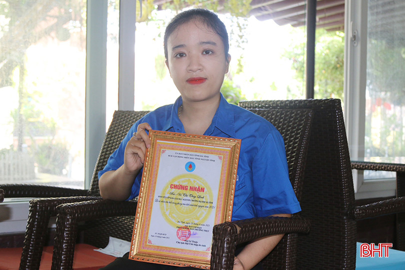 Chị Linh luôn cảm thấy hạnh phúc sau mỗi lần hiến máu tình nguyện. z5545749692990_d2c66bda8a90e18861b6eda8752a23b8 copy.jpg