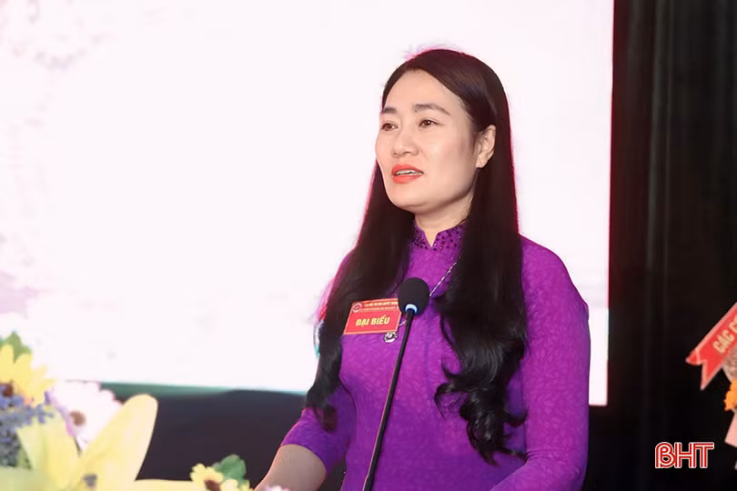 Đồng chí Nguyễn Thị Việt Hà - Bí thư Huyện ủy, Bí thư Đảng ủy Quân sự huyện bế mạc đại hội.