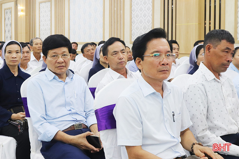 Chức sắc, chức việc các tôn giáo trên địa bàn đã được phổ biến các kiến thức pháp luật về tín ngưỡng, tôn giáo. IMG_6786 copy.jpg