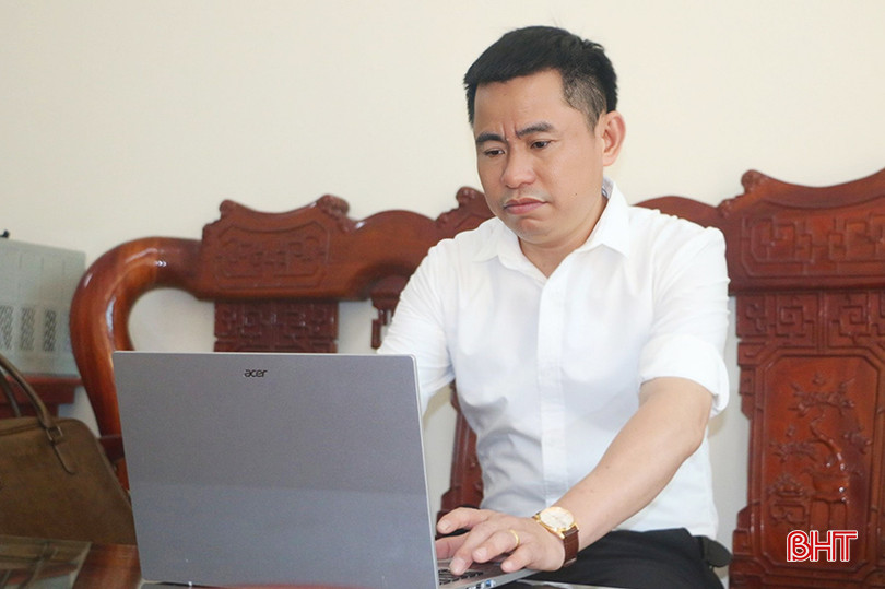 Với thầy Tần, niềm vui lớn nhất trong sự nghiệp “trồng người” là sự thành công của mỗi thế hệ học trò. z5290270346318_eda798ecb3a0c7afcb1e22cbb27c4684 copy.jpg