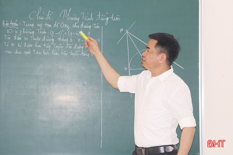 Thầy Tần luôn tận tâm với sự nghiệp trồng người. 03.jpg