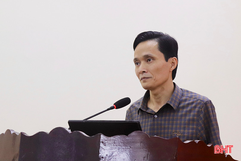 Trưởng phòng Thông tin, Tổng hợp (Ban Tuyên giáo Tỉnh ủy) Hoàng Văn Thanh truyền đạt các chuyên đề tại hội nghị. IMG_4337 copy.jpg