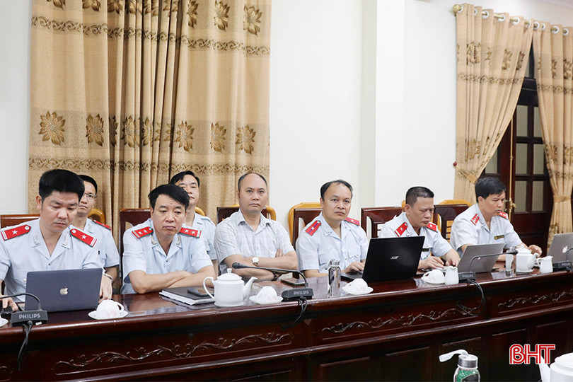 Đại biểu theo dõi hội nghị. z5295227466142_9df7d54008bdc0327bc9bdc71738492e copy.jpg