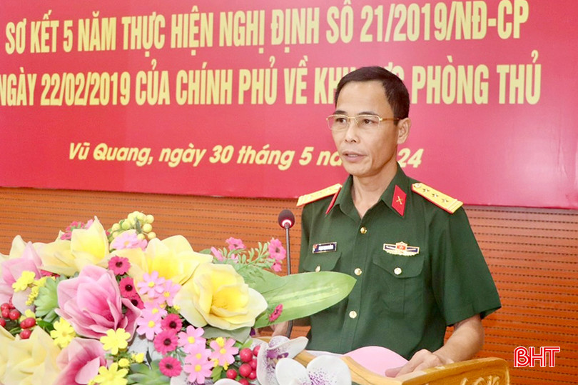 Thượng tá Phạm Mạnh Hoàng - Chỉ huy trưởng Ban CHQS huyện Vũ Quang báo cáo kết quả thực hiện Nghị định số 21/2019/NĐ-CP ngày 22/02/2019 của Chính phủ về khu vực phòng thủ. IMG_8703 copy.jpg