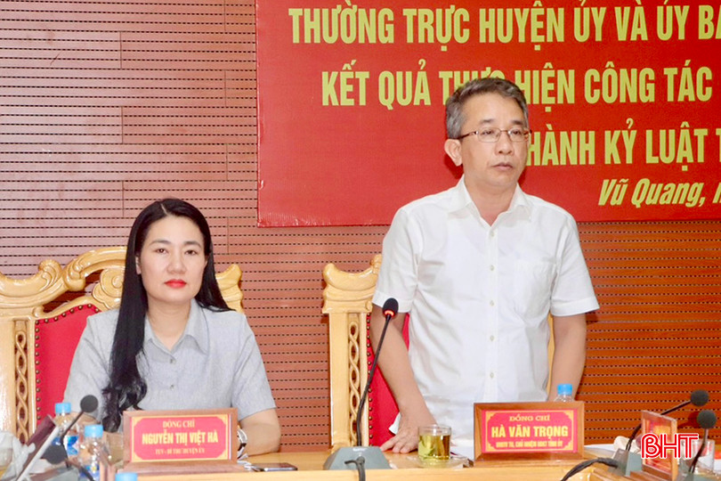 Chủ nhiệm UBKT Tỉnh ủy Hà Văn Trọng kết luận buổi làm việc. IMG_8711 copy.jpg