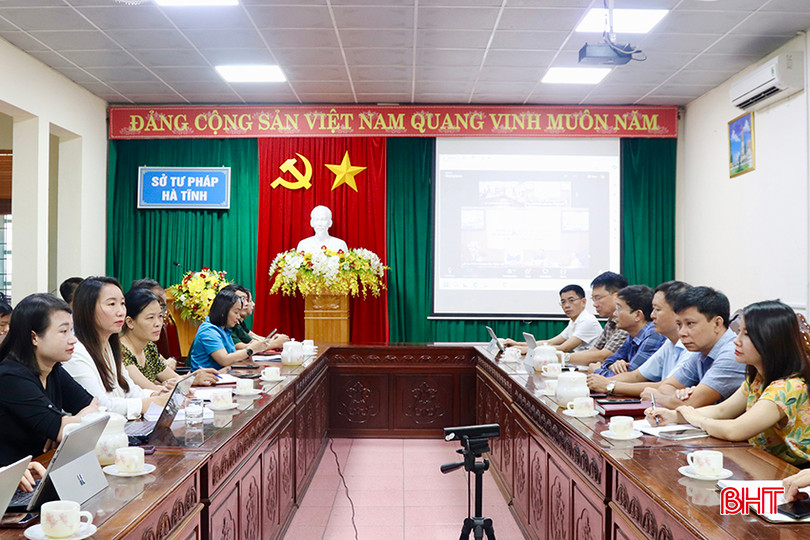 Đại biểu tham dự tại điểm cầu Sở Tư pháp Hà Tĩnh. IMG_8352 copy.jpg