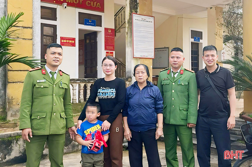 Thông qua mô hình "Zalo kết nối bình yên", Công an phường Trung Lương đã kịp thời xác định người thân của cháu bé đi lạc. IMG-0506 copy.jpg