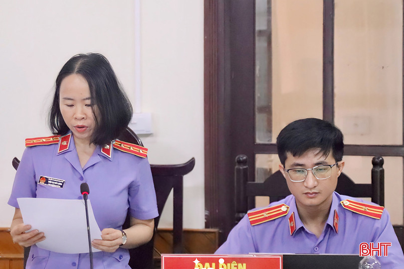 Đại diện Viện Kiểm sát nhân dân tỉnh công bố bản cáo trạng. IMG_7197 copy.jpg