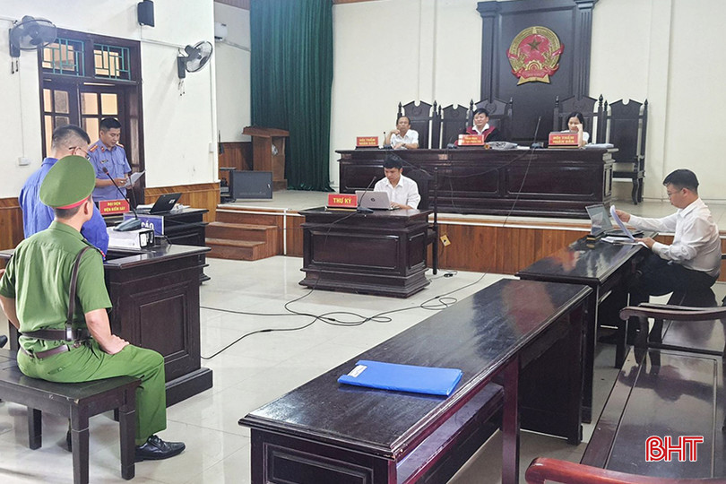 Hội đồng xét xử quyết định tuyên phạt bị cáo Nguyễn Chí Thanh mức án 16 năm tù giam về tội “Lạm dụng tín nhiệm chiếm đoạt tài sản”. z5349402383098_f724c66b5198f6cfd668d5073b837887 copy.jpg