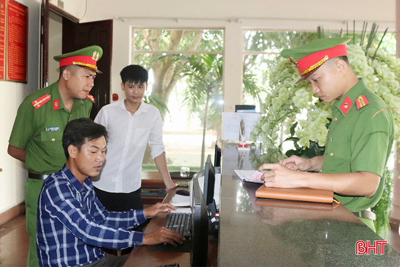 Công an thị trấn Thiên Cầm kiểm tra số lượng khách đến nghỉ dưỡng tại khách sạn Thiên Ý IMG_5198 copy.jpg