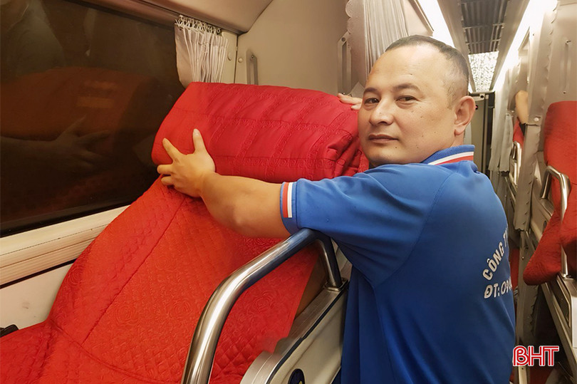 Nhà xe Khánh Truyền dự kiến sẽ chạy 10 đầu xe (tăng 3 đầu xe) vào dịp lễ để đảm bảo nhu cầu đi lại của hành khách. z5348944396058_2142f2d9d696188fe502c8e63ee5b6a8 copy.jpg