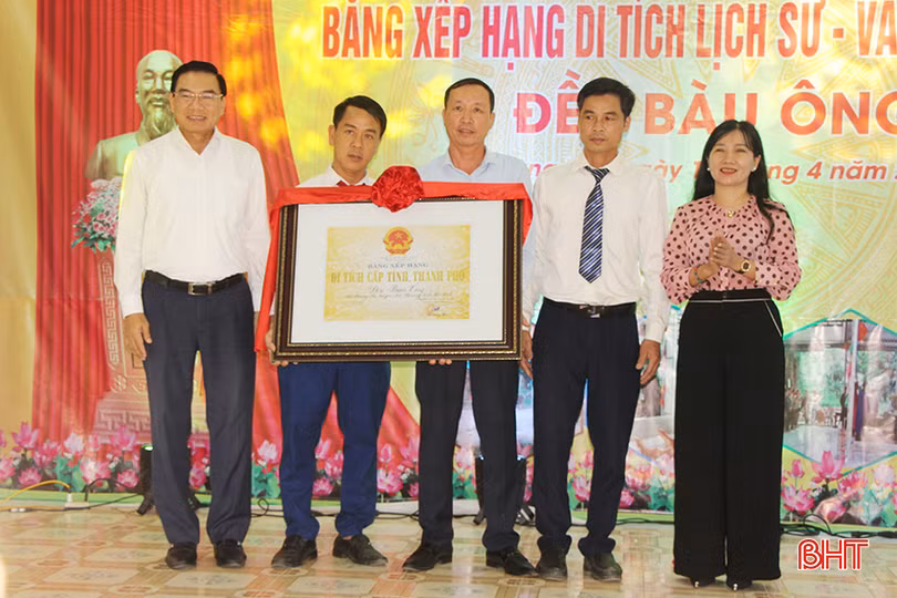 z5333775091407_15856ef8c218eeb7d024d15837884478 copy.jpg