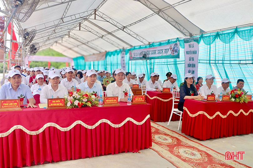 Đại biểu tham dự buổi lễ. IMG_8843 copy.jpg