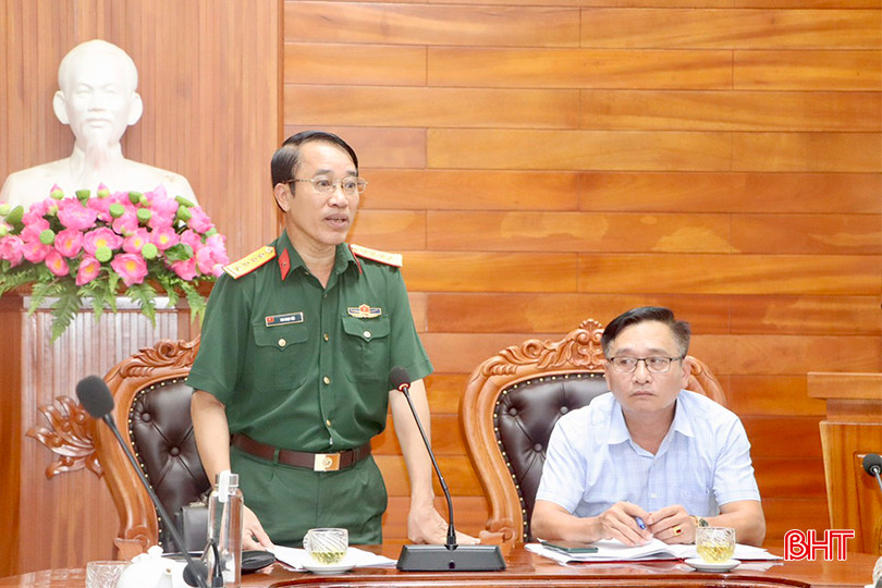 Phó Chính ủy Bộ CHQS tỉnh Mai Ngọc Việt phát biểu chỉ đạo tại buổi làm việc. z5509074676190_73336fa0bcf5b1d3160398180966dd90 copy.jpg