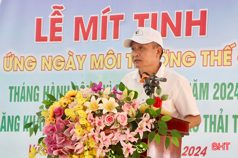 Phó Chủ tịch UBND huyện Vũ Quang Nguyễn Thanh Sơn phát biểu khai mạc buổi lễ. z5502384504174_84f29c56b3291122aad81a5e28f64019 copy.jpg
