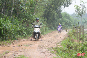 Nỗi buồn "đường đất" ở Hà Linh