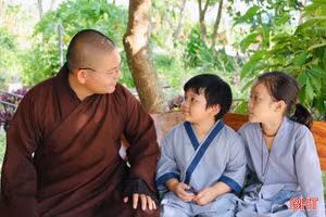 “Ươm mầm thiện hạnh” cho trẻ từ khóa tu mùa hè 