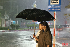 Bao giờ hết cảnh đội nắng, đội mưa chờ xe buýt?