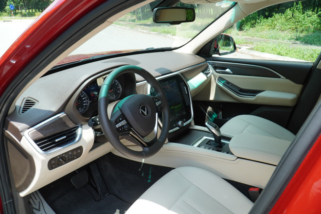 VinFast Lux SA vượt mặt Mazda CX-8 về doanh số bán xe tháng 5/2020