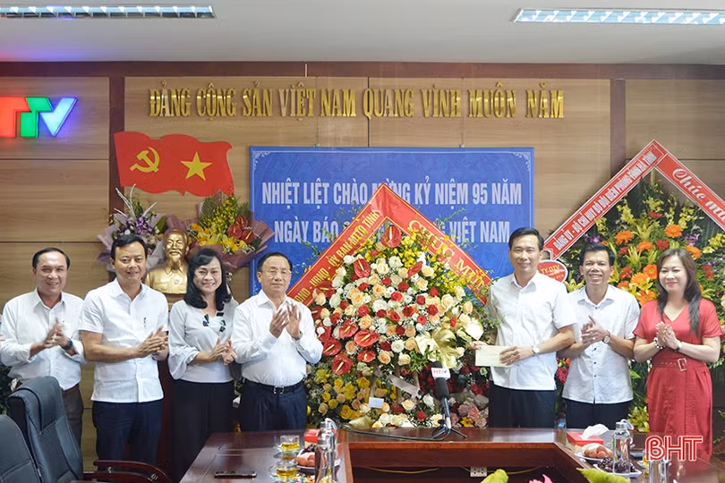 Lãnh đạo Hà Tĩnh chúc mừng 95 năm ngày Báo chí cách mạng Việt Nam