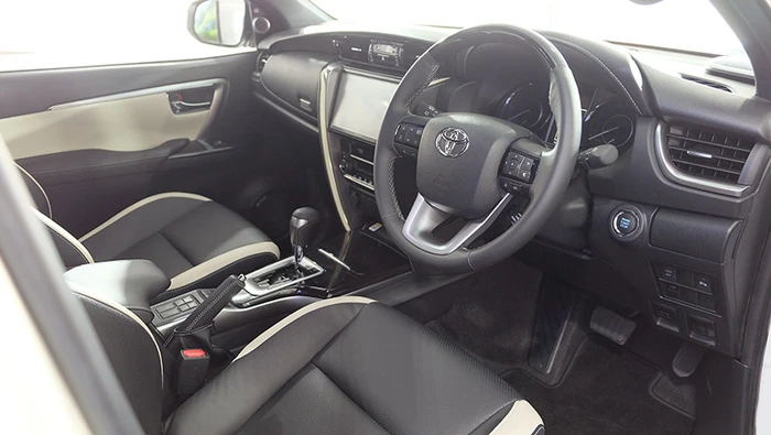 Toyota Fortuner 2021 phiên bản cao cấp nhất giá gần 1,4 tỷ đồng có gì?