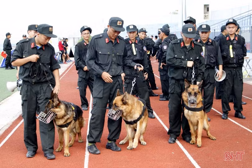 Thầy trò Lê Huỳnh Đức tập làm quen SVĐ Hà Tĩnh