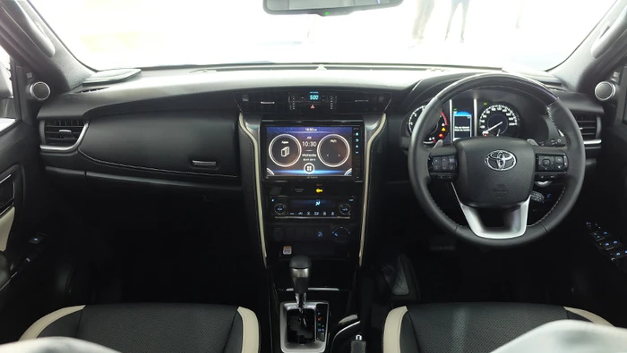 Toyota Fortuner 2021 phiên bản cao cấp nhất giá gần 1,4 tỷ đồng có gì?