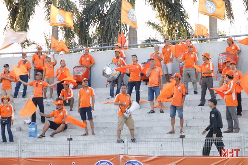 Hồng Lĩnh Hà Tĩnh chia điểm với SHB Đà Nẵng trong ngày các chân sút “vô duyên”