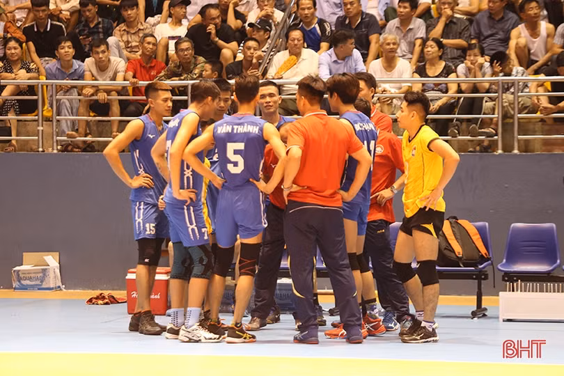 Đội bóng chuyền Hà Tĩnh thua đầy tiếc nuối trước Sannest Khánh Hòa