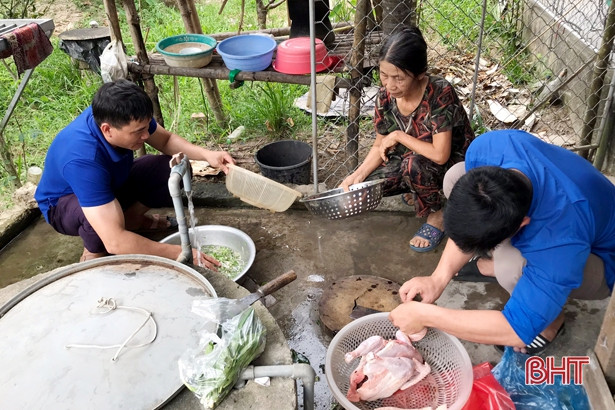 Bữa cơm ấm áp nghĩa tình cùng cựu TNXP ở TP Hà Tĩnh