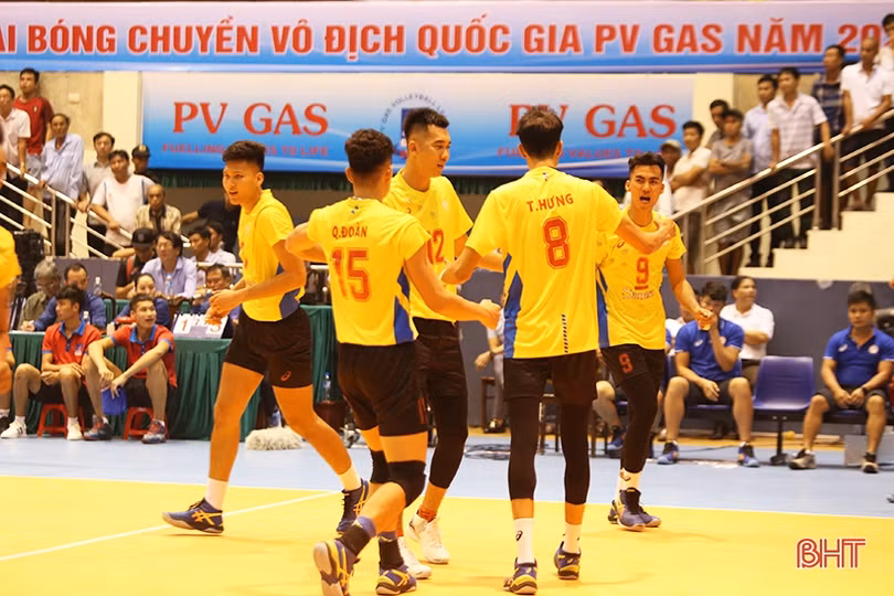 Đội bóng chuyền Hà Tĩnh thua đầy tiếc nuối trước Sannest Khánh Hòa