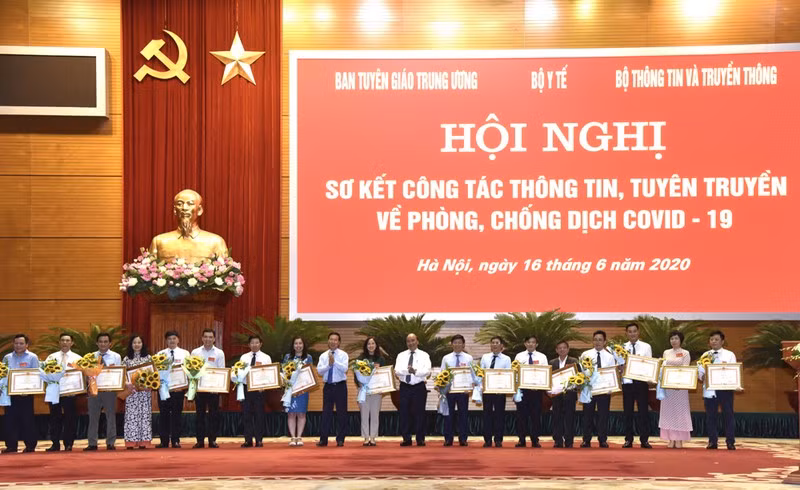 Thủ tướng: Báo chí cần tiếp tục phát huy tinh thần “phò chính, diệt tà”