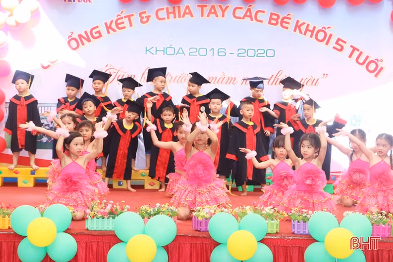 Nhiều cảm xúc cùng bé “tạm biệt Trường Mầm non Trí Đức thân yêu”