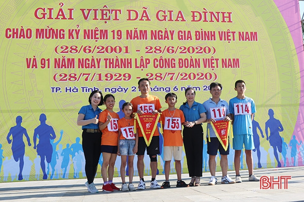 Hơn 600 vận động viên tham gia giải việt dã gia đình TP Hà Tĩnh 2020