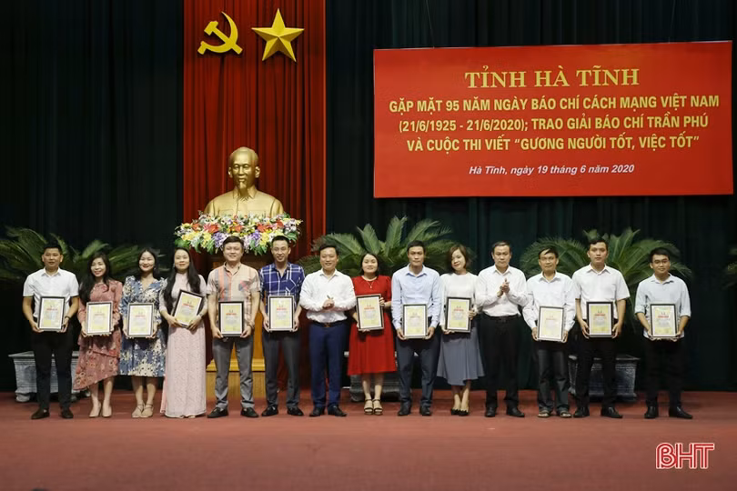 Hà Tĩnh vinh danh 50 tác phẩm đạt Giải Báo chí Trần Phú và “Gương người tốt, việc tốt”