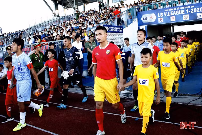 Hồng Lĩnh Hà Tĩnh chia điểm với SHB Đà Nẵng trong ngày các chân sút “vô duyên”