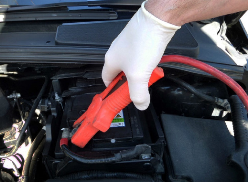 Hiện tượng ắc quy chết thường xuyên xảy ra trong mùa hè. Ảnh: Torque. Bắt bệnh những vấn đề ô tô dễ gặp phải trong mùa hè