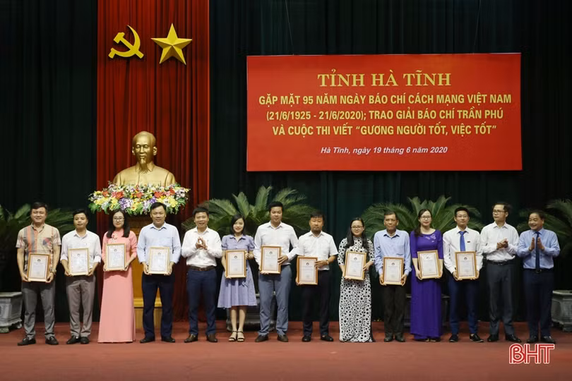 Hà Tĩnh vinh danh 50 tác phẩm đạt Giải Báo chí Trần Phú và “Gương người tốt, việc tốt”