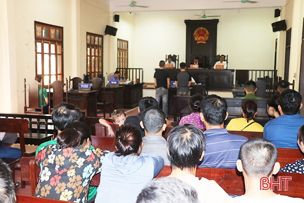 Mua bán trái phép ma túy, 2 đối tượng nhận 12 năm tù